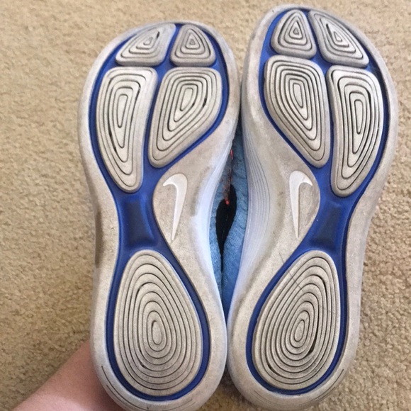 nike running shoes LIKE NEW - Picture 2 of 3